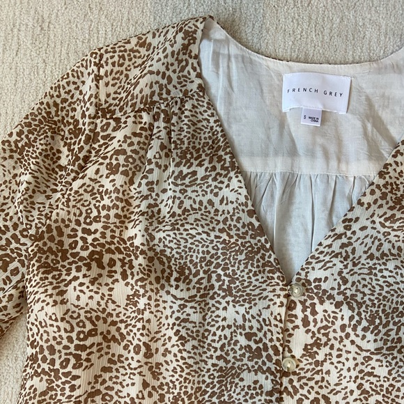 Leopard print beige quarter sleeve blouse - Picture 3 of 7